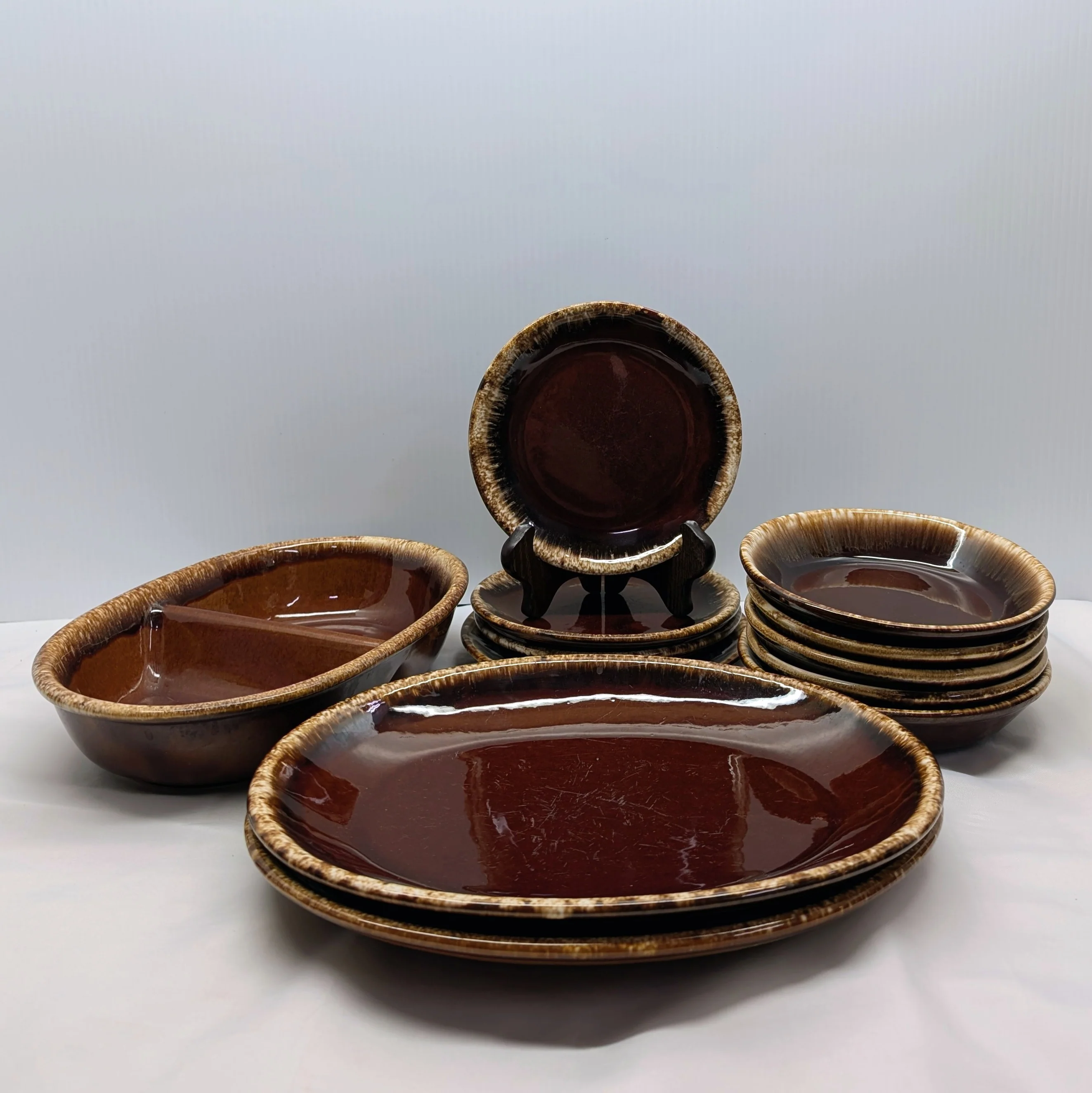 Hull Pottery Brown Drip Dish Set [Countdown Auction]