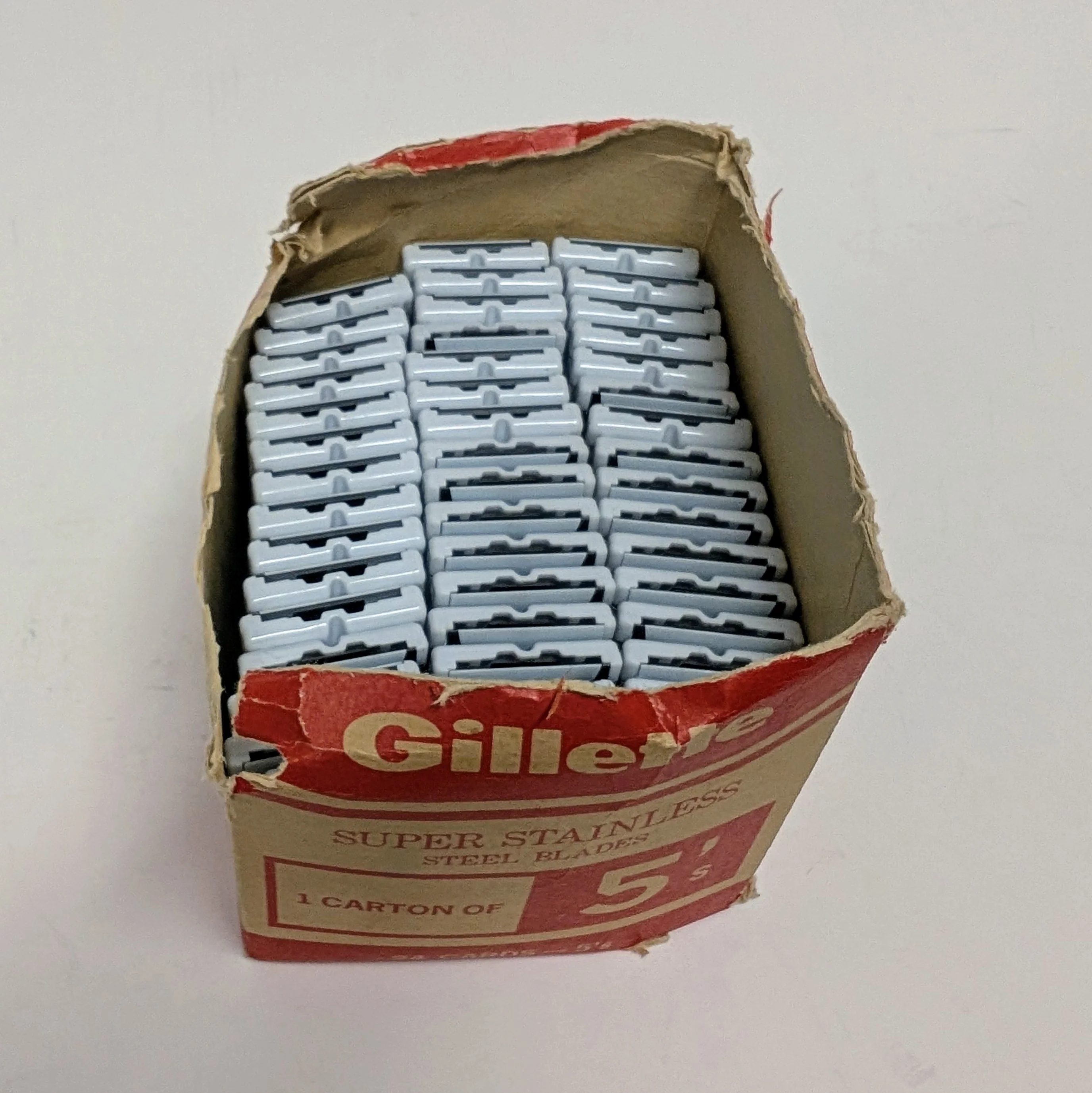 Vintage Gillette Super Stainless Razor Blades, 5 Blades in Metal Case - Image 3